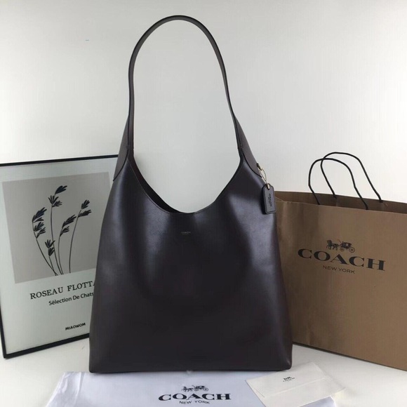 Sophisticated Brooklyn 28 Small Coach Clutch - Picture 1 of 6